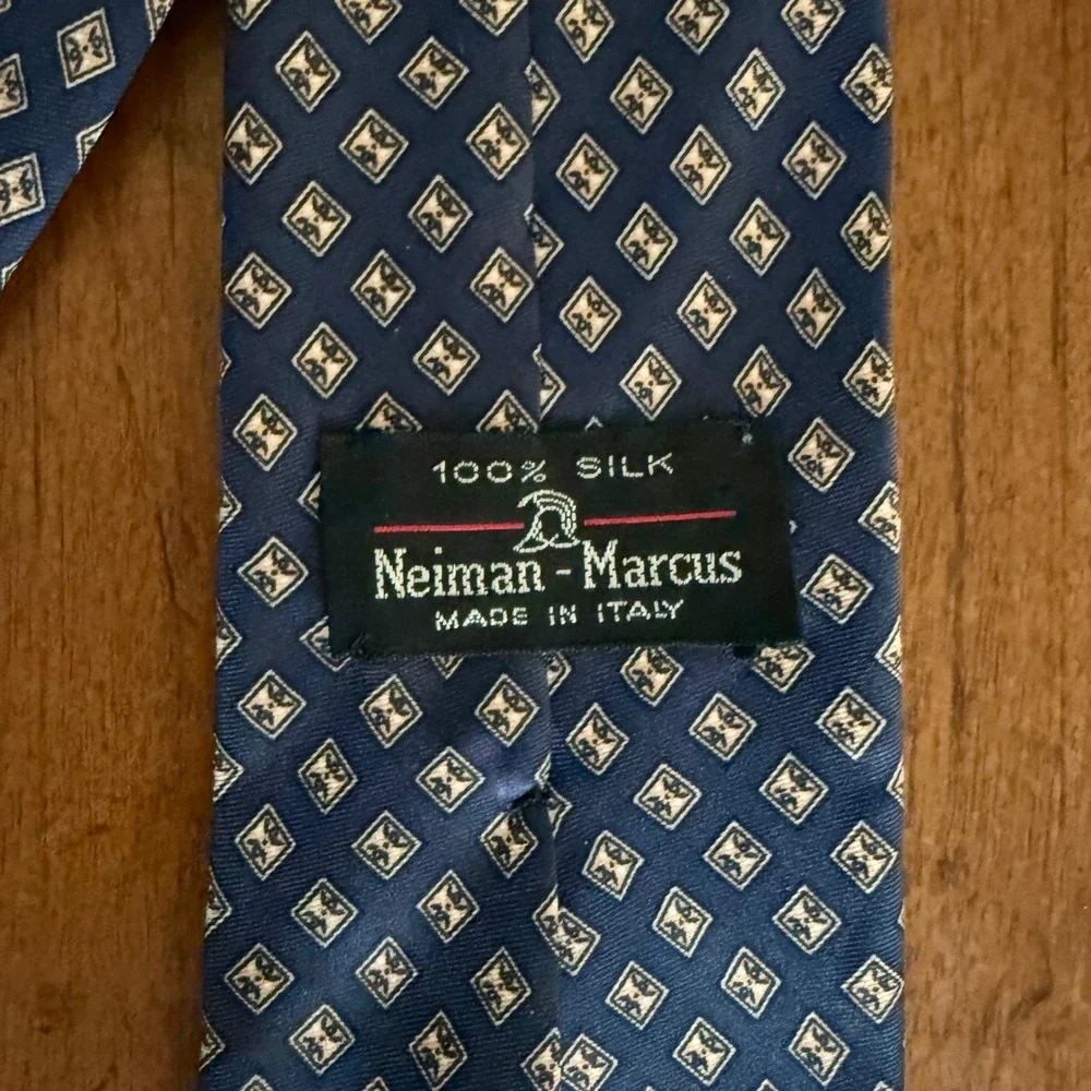 Neiman Marcus Silk Tie Navy‎ Blue Geometric Pattern Made in Italy Mens